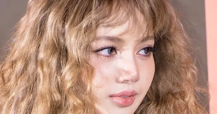 韩国红毯，Lisa若隐若现，全智贤沧桑憔悴，申敏儿满分贵气