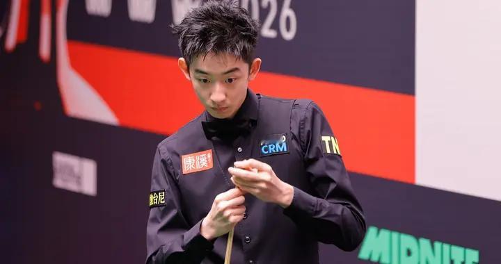 斯诺克世锦赛：塞尔比连救2赛点！吴宜泽仅领先1局，无缘2成就？