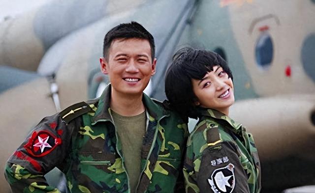 “戏里”是父女，“戏外”是夫妻，他们关系公开时，孩子都8岁了