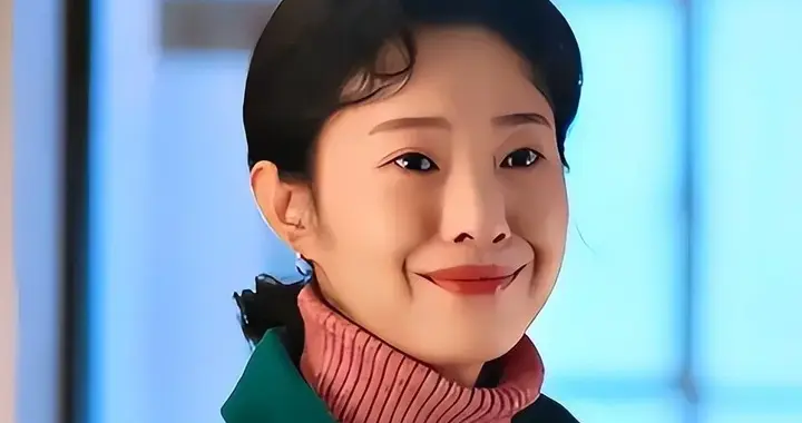 拍了55部戏却无人问津，十年一夕爆红，她的真实路数到底有多野。