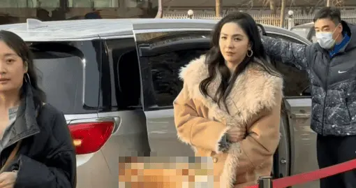 唐诗逸现身央视大楼！疑似参与2026央视春晚彩排