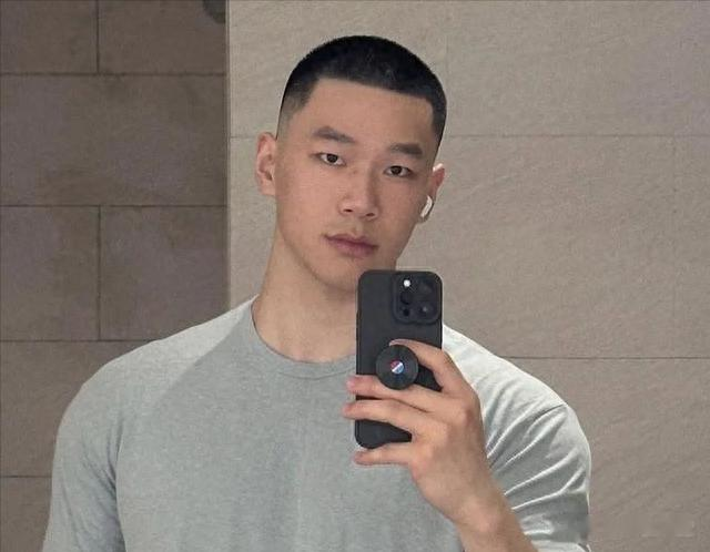 发型 男生秋季“短发”怎么剪？试试这3款发型，干净利落显帅气