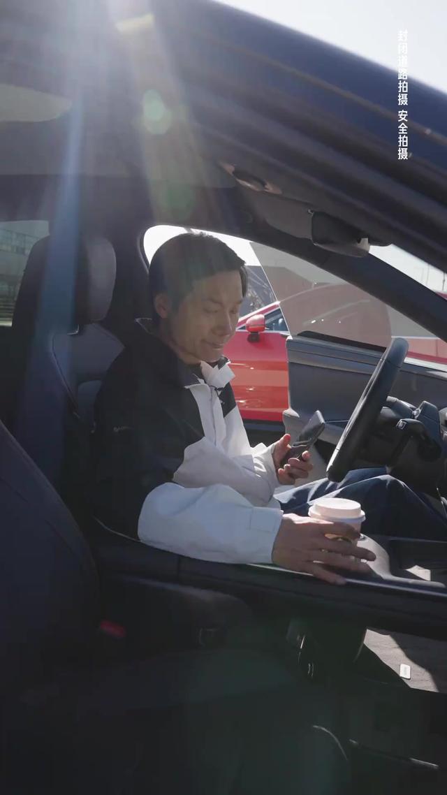 小米超级四电机系统展示：2054匹马力、支持原地掉头！