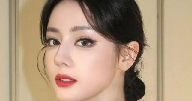变了个人！迪丽热巴直播造型突然翻车，工作室审美被骂上热搜第一