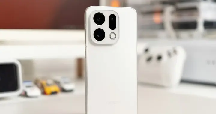 OPPO“不講武德”！天璣9500旗艦大降770元，超窄直屏+120倍變焦