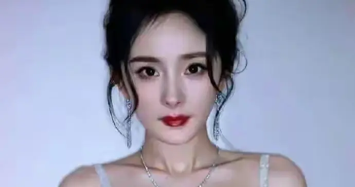 杨幂身材管理，自律与智慧造就的冻龄曲线，内娱性感少妇。