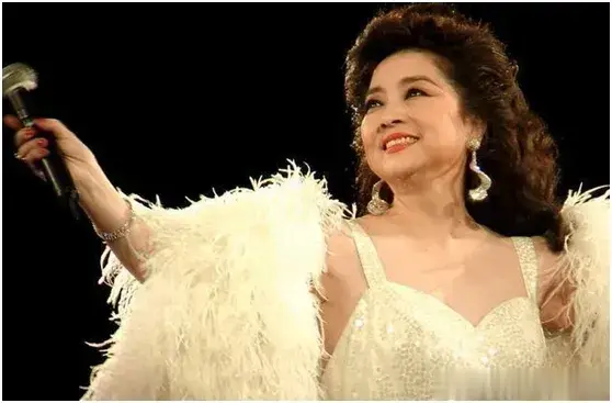 以郑秀文是“港乐最后一位天后”为标准，港乐有几位真正的天后呢