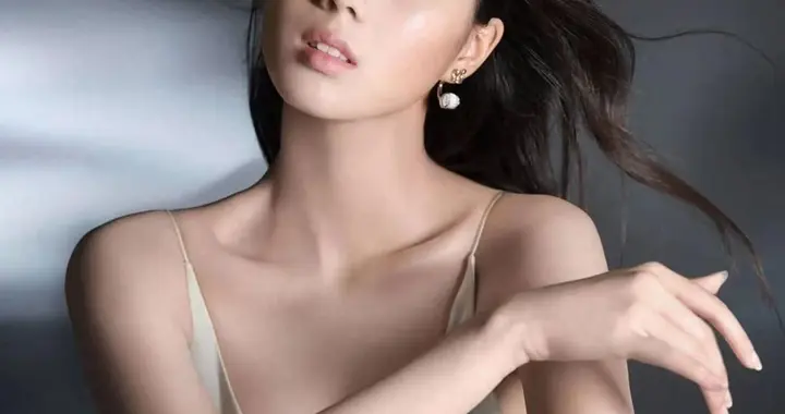 何超欣撞脸利智，连赌王都赞叹美得惊人，颜值到底是不是被高估？