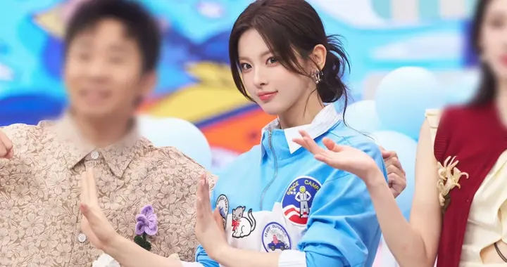 杨超越性感美腿