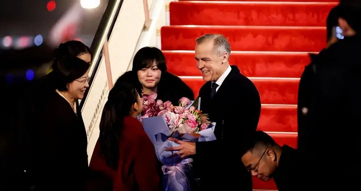 卡尼访华妥协，签2000亿大单，给最惠国待遇，特朗普一句话回应