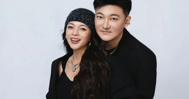 36岁女演员晒孕照，四肢纤细不水肿状态超好，感恩好老公和好婆婆