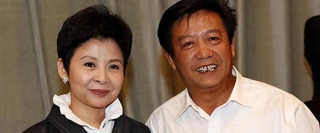 一百万一夜？赖昌星揭露两人真实关系，歌唱家董文华为啥会退圈？