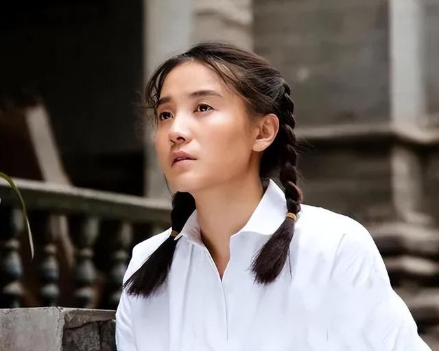 曾被4个男人狂追，与5婚导演同居5年，至今未婚的宋佳怎样了