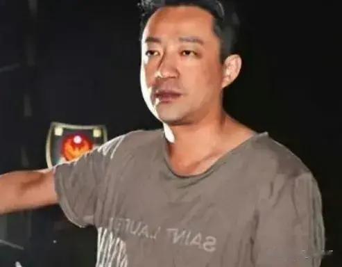 汪小菲爱是要做的，孩子是坚持要生的，欠钱是不还的，不愧是跪菲