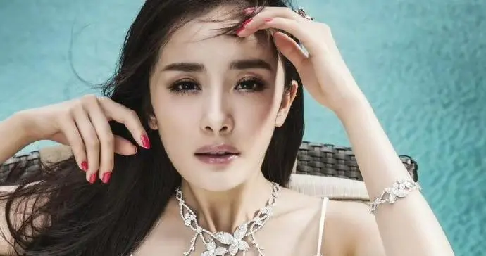 杨幂当年超出圈的婚纱照 ???