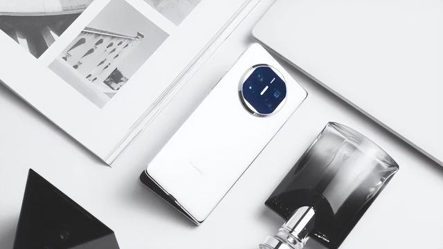 送禮新風向，華為Mate X5傳遞科技與品味