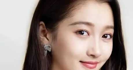 谁看了不喊一声绝？关晓彤凭啥美出圈？路人视角真的服气吗？