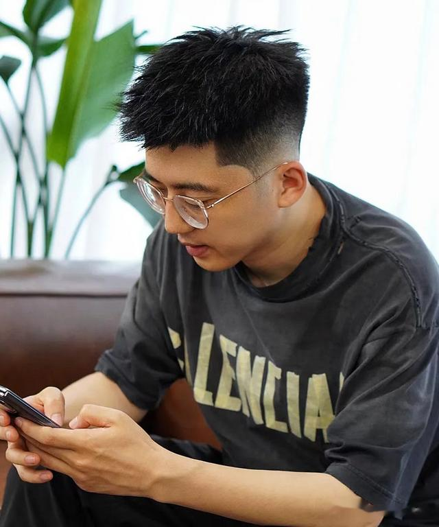 男生剪“背头发型”太油腻了？不妨试试这3款，剪完个性涨颜值！