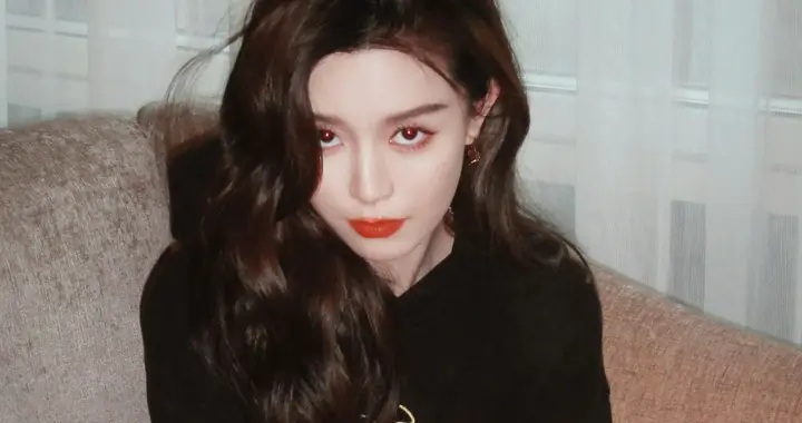 文咏珊美腿小白袜，香香的