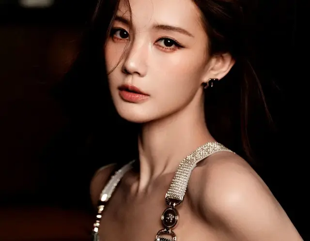 李一桐，美背白嫩，桐姐好会拍