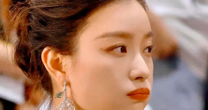 娱乐明星倪妮，宛如从光影画卷中走来的绝世佳人。