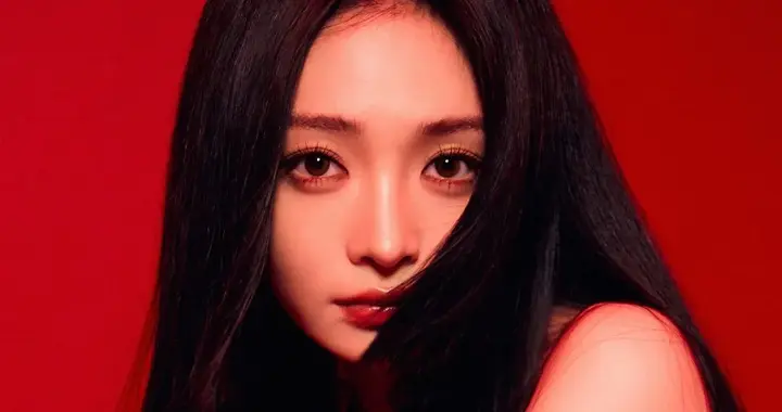 周洁琼，黑长直公主