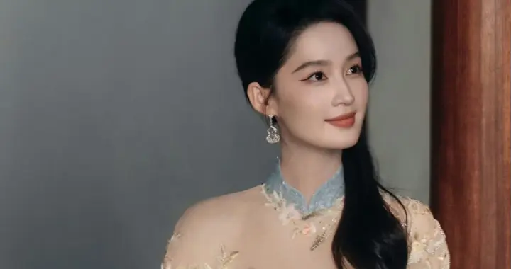 李沁，民国风佳人，款款身姿，俏丽动人