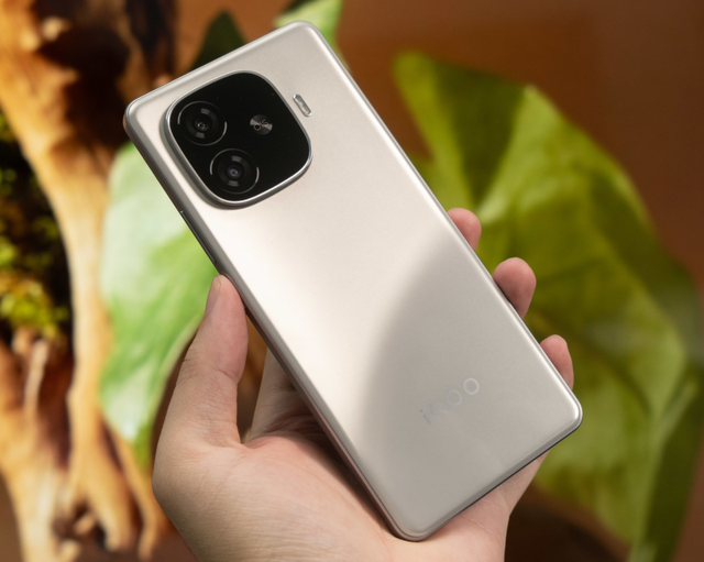 现在的顶级性能手机，选择哪款会更香一些？