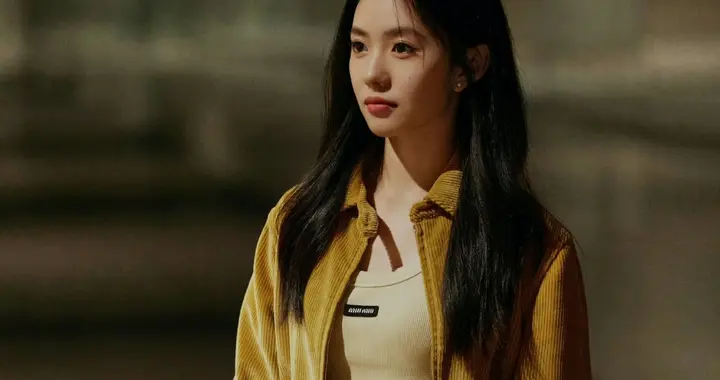 刘浩存明黄色彩少女格调风