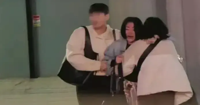 小S终于放下体面！醉酒后当街崩溃大哭，不回自家到范玮琪家过夜