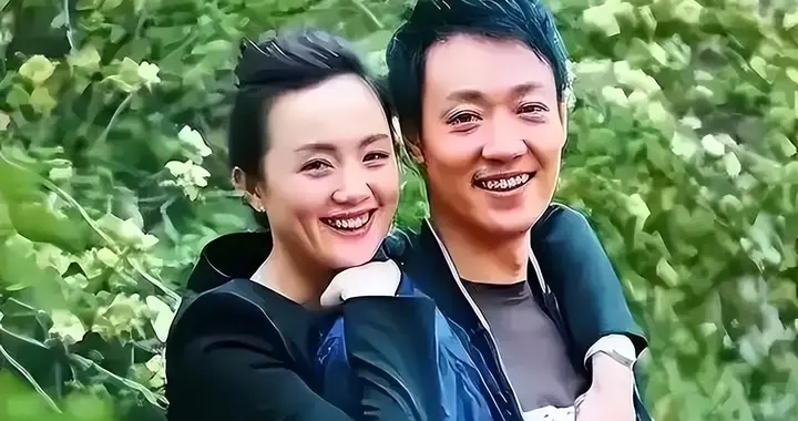 朱媛媛去世不到1年，52岁辛柏青现身春晚彩排，恶心的一幕出现了