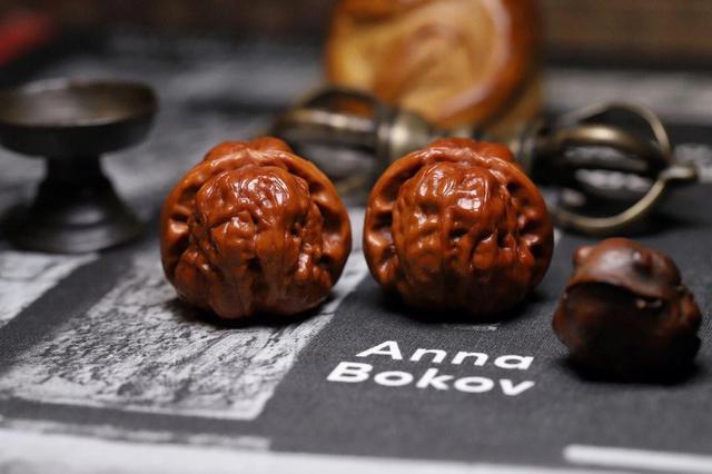 文玩核桃|还在高价买“蛤蟆头”？理性点吧，蛤蟆头价格终将跌回“冰点”！