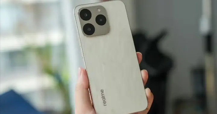 国补价1019元！耐摔直屏+IP69防水+7000mAh，真我努力增销量