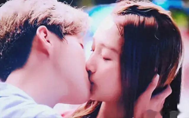 关晓彤和张一山吻戏太投入？鹿晗看到了会不会吃醋呢？