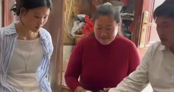 大衣哥家聚餐好节俭，儿媳陈萌又美又乖，比陈亚男适合朱小伟