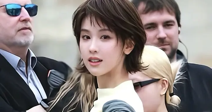 陈都灵短发妆很惊艳，有辨识度很灵动，不是以往那种娇滴滴的形象