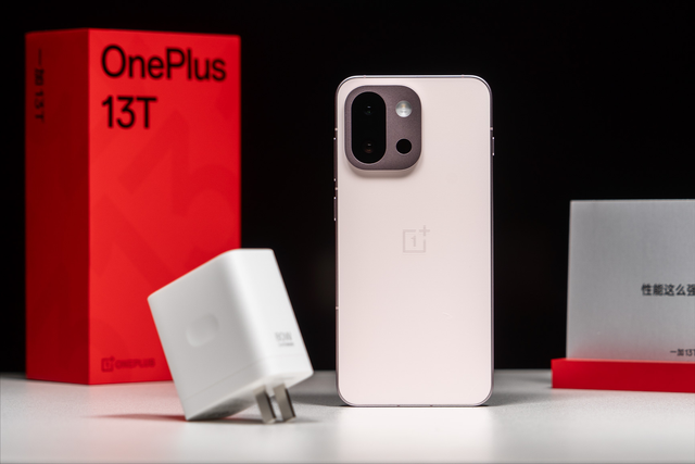 一加“小钢炮”正式开售，极窄直屏+骁龙8至尊+6260mAh，仅2899元