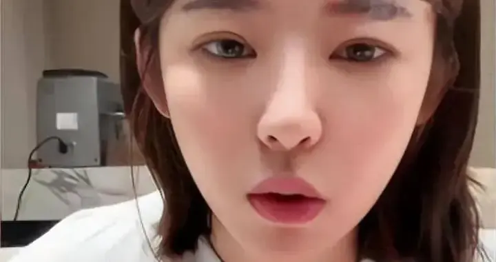 王思聪女儿上户口了，黄一鸣公开家庭矛盾，已经一个月没看见闪闪