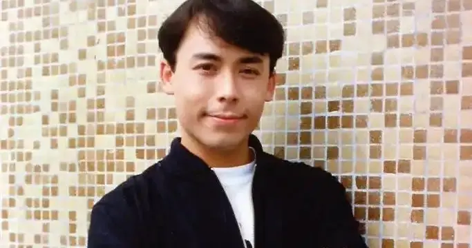 他与妻子相差了21岁，婚后生一子，绯闻不断