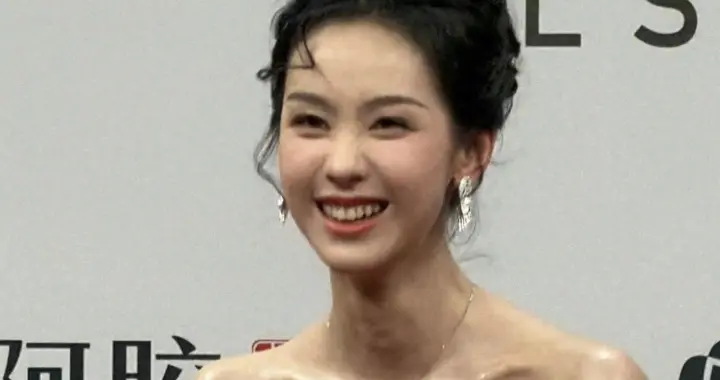女明星的身材管理好厉害，陈都灵168cm仅90斤，肋骨清晰可见