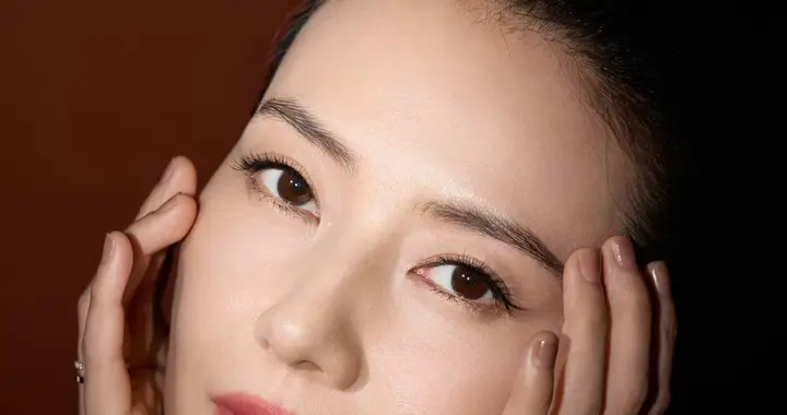 高圆圆今日出片了，红色好适合她，妈妈级别太美