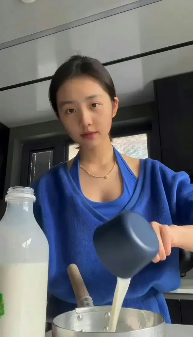 黄多多 已然是大姑娘了