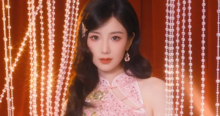 38岁毛晓彤的万种风情，从甜妹到女王，颜值与风格双在线！