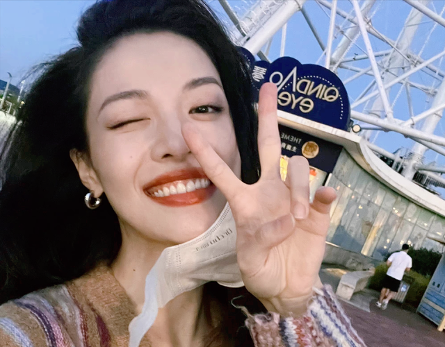 张云龙|张云龙在钟楚曦家过夜，疑似两人已同居，女方小5岁看起来像姐姐