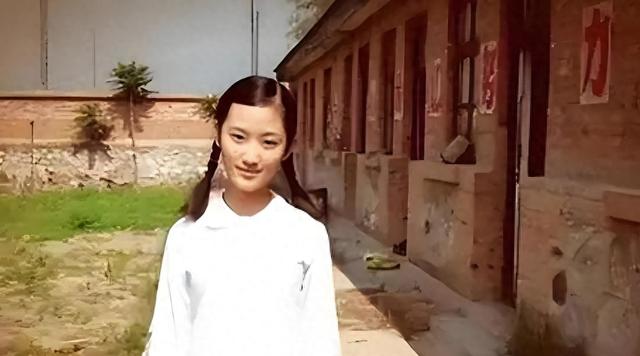 她13岁考上了上戏，却因整容陷入风波，最终凭借演技再次回归