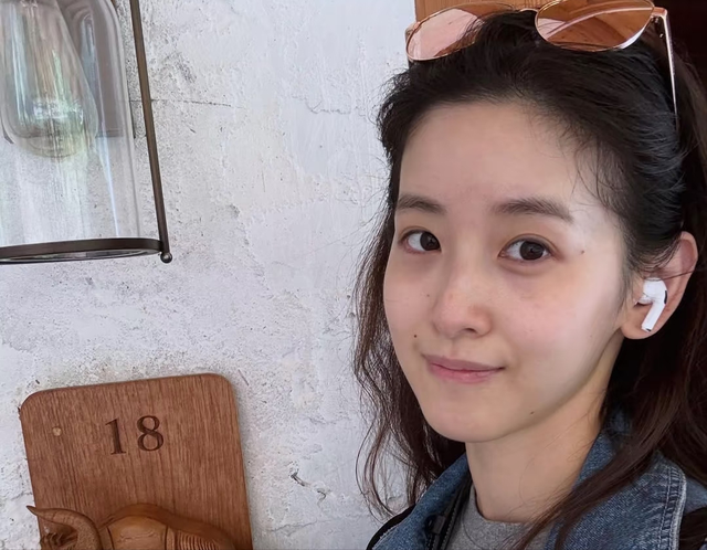 31岁章泽天晒素颜照，无滤镜无美颜无造型，真实颜值曝光