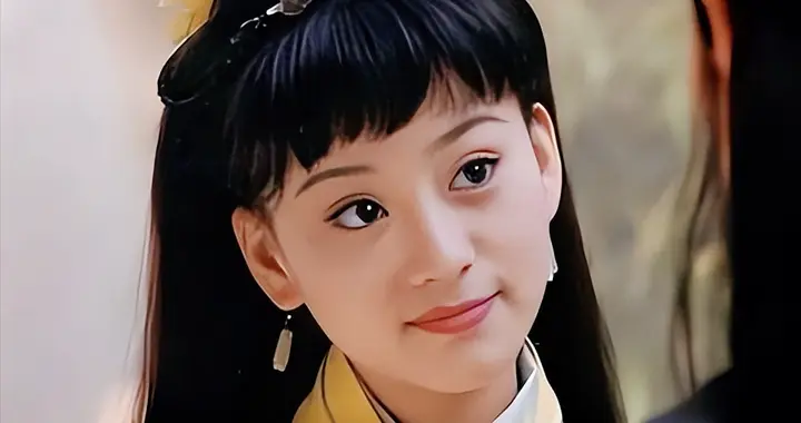 凭演岳灵珊出名，为爱嫁穷小子，婚后车祸面瘫，如今转行当制片人