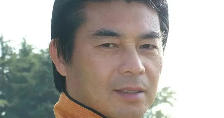 原来他早已离世15年，出道就演男一号，靠李副官一夜爆火