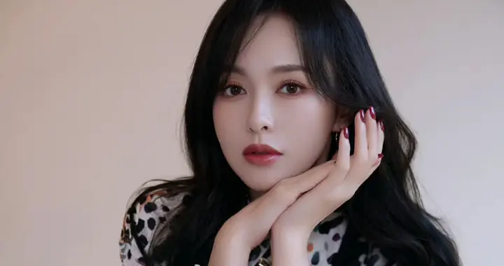 唐嫣，她把成熟风穿成了少女感