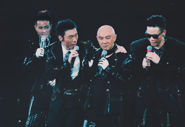 张卫健演唱会，订制\姓张凳\挑战林峯，四兄弟合体红馆开唱